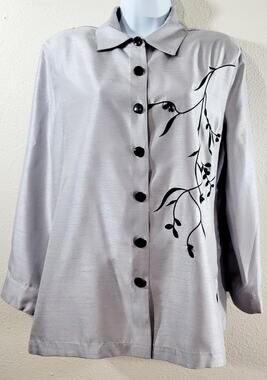 Draper's & Damon's Gray Black Embroidered Floral Bead Top PL Lightweight Soft